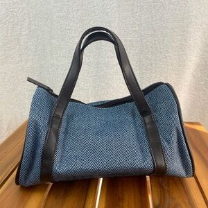 Estee Lauder Blue/Black Cosmetic Bag